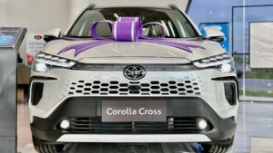 Tata को एकतरफा जवाब देने आ रहीं Toyota की यह शानदार कार Crolla Cross