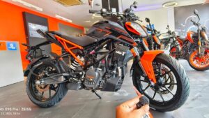 KTM Duke 200: शानदार डिजाइन के साथ Yamaha की बोलती कर रहा KTM का यह बाइक